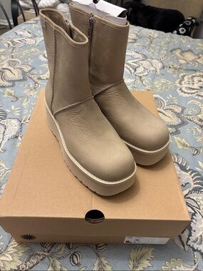 NIB UGG Cityfunc Mid platform boot
